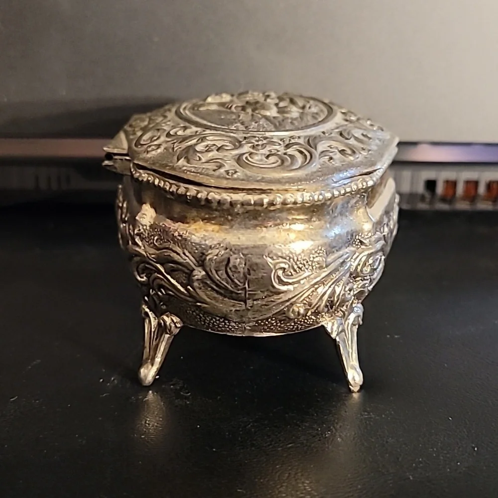 Vintage Metal Jewelry Trinket Box